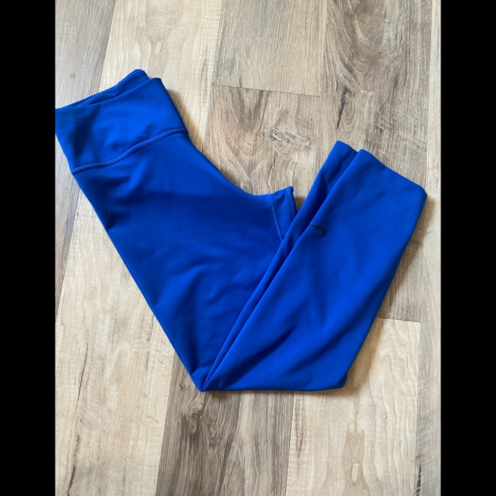 Sale: Nike true blue super nice Dri-Fit capri legging. Stretchy & Smooth. Small
